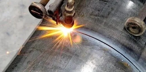 采用多层多道焊接,是根据什么来分道焊?